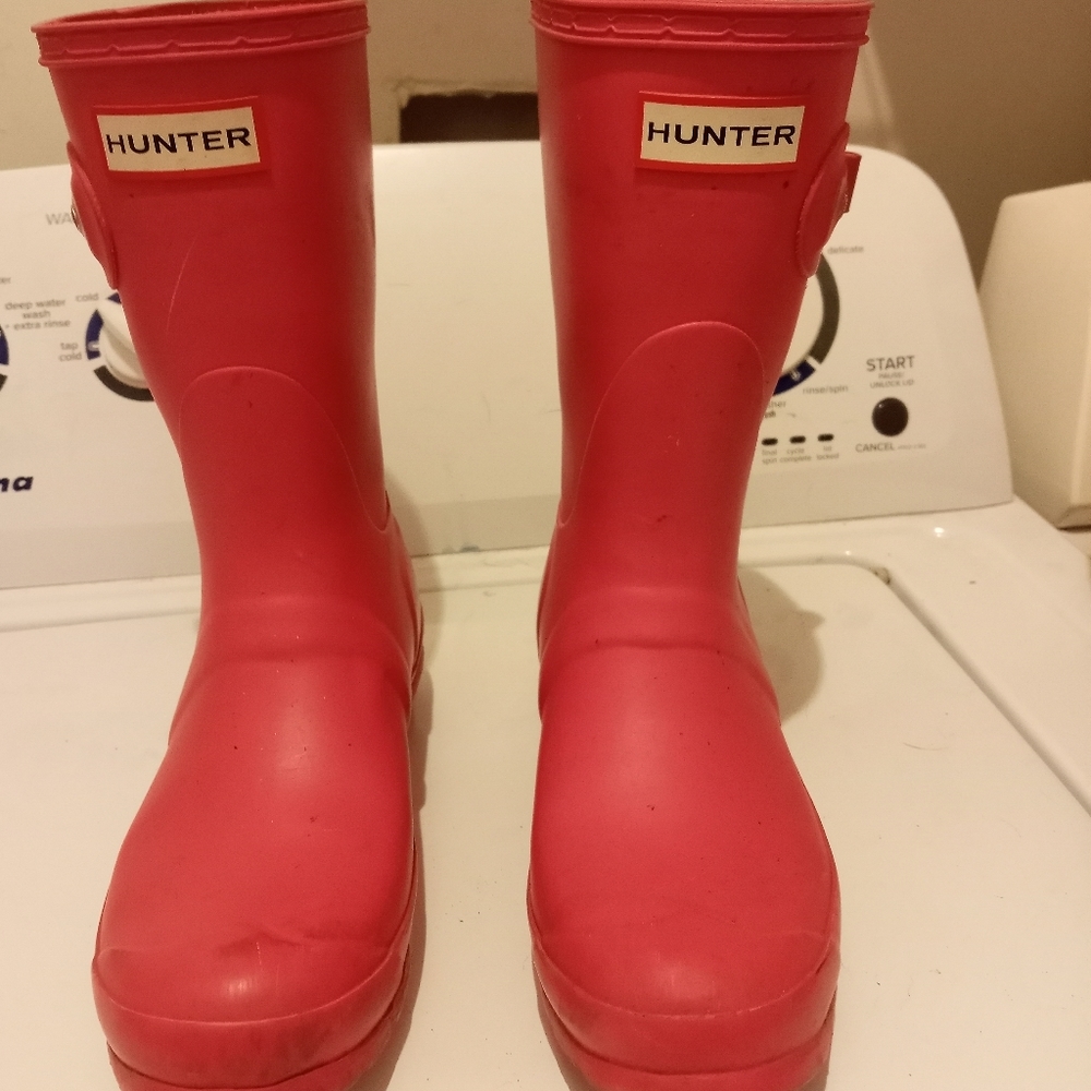 Hot pink size 6.5 Huntet Rain Boots